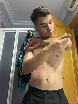 Snapshot of manuelgonzalez2204 chatting on August 1, 2026, 2:04 pm manuelgonzalez2204 online show from August 1, 2026, 2:04 pm