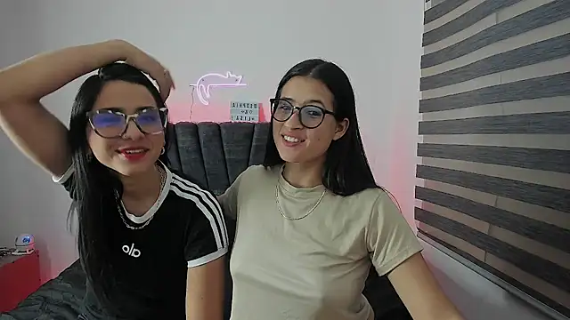 Lisa sophia  online show from July 26, 2026, 2:40 am