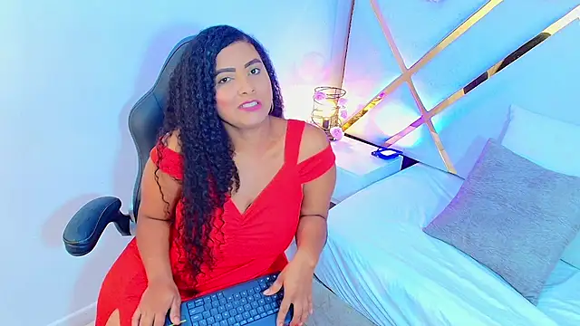 Cristal Curly online show from July 24, 2026, 11:50 am