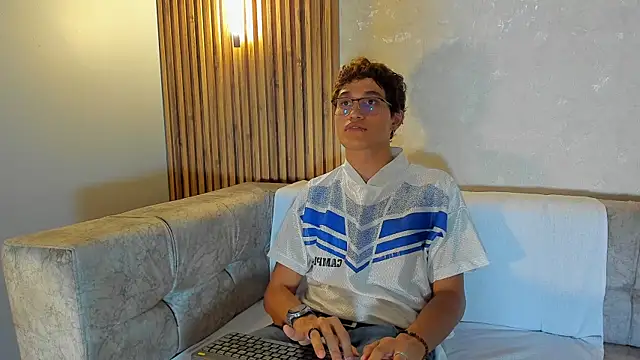 Snapshot of Damian_Wolff chatting on July 29, 2026, 5:45 pm Damian Wolff online show from July 29, 2026, 5:45 pm