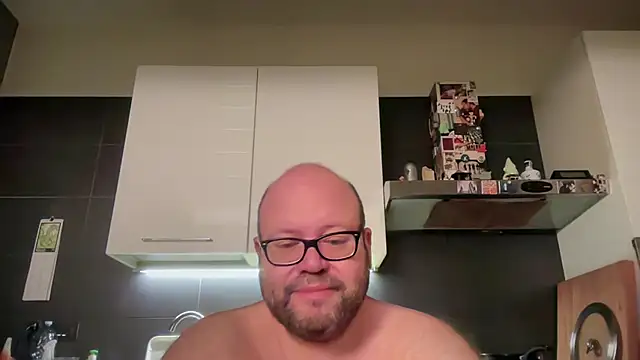 Snapshot of theitalianbear chatting on May 15, 2026, 11:25 pm theitalianbear online show from May 15, 2026, 11:25 pm