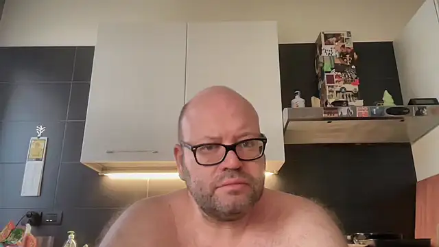 Snapshot of theitalianbear chatting on July 2, 2026, 4:51 am theitalianbear online show from July 2, 2026, 4:51 am