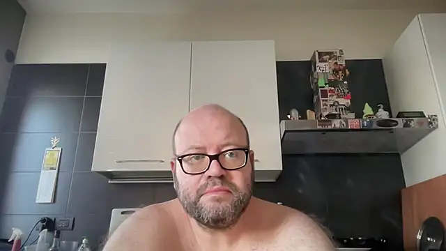 Snapshot of theitalianbear chatting on June 13, 2026, 5:38 am theitalianbear online show from June 13, 2026, 5:38 am