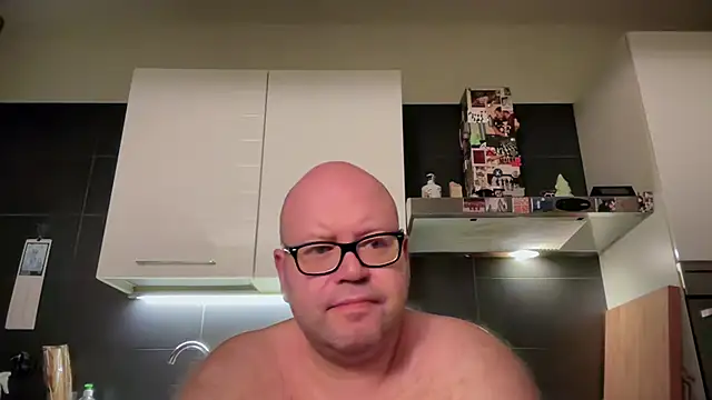 Snapshot of theitalianbear chatting on July 22, 2026, 12:23 am theitalianbear online show from July 22, 2026, 12:23 am