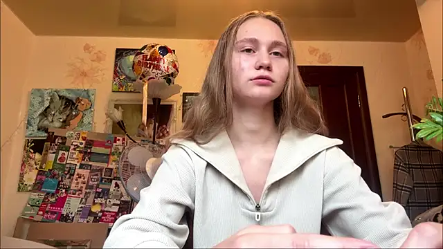 ShellieSavko online show from July 28, 2026, 6:10 am