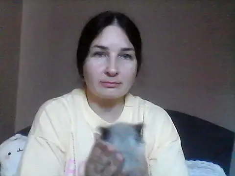 Kirahugme online show from August 5, 2026, 2:00 pm