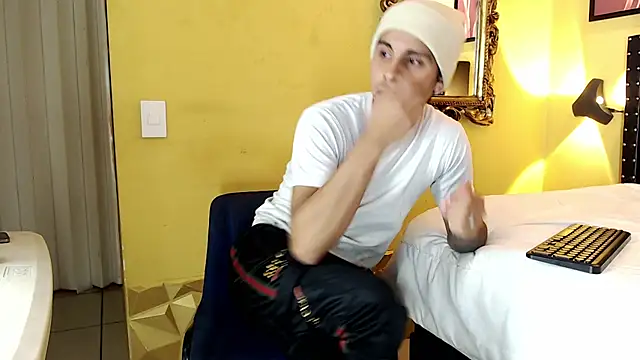 Snapshot of dorianx_ chatting on August 5, 2026, 2:49 am dorianx online show from August 5, 2026, 2:49 am