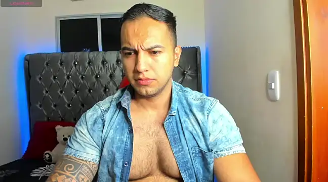 Snapshot of mrloganfuck1 chatting on December 22, 2024, 8:38 am mrloganfuck1 online show from December 22, 2024, 8:38 am