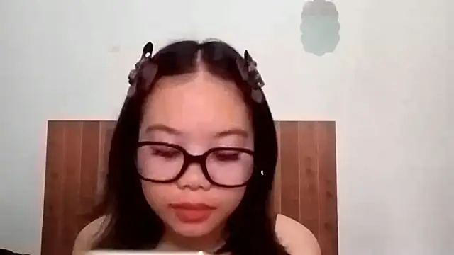 Snapshot of YunaSato chatting on August 1, 2026, 3:37 am YunaSato online show from August 1, 2026, 3:37 am