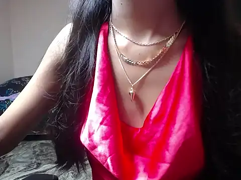 Snapshot of Lyra_luxe chatting on August 4, 2026, 7:18 pm Lyra luxe online show from August 4, 2026, 7:18 pm