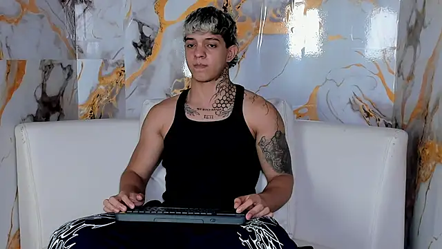 Snapshot of Noah__Browm chatting on August 1, 2026, 7:34 pm Noah Browm online show from August 1, 2026, 7:34 pm