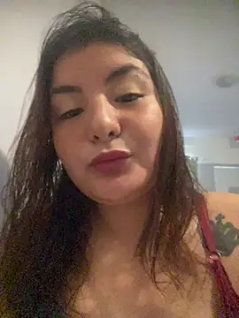 SofiaDinamita online show from August 4, 2026, 4:44 pm