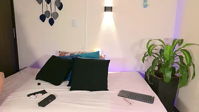 VainillaSecret online show from August 1, 2026, 1:42 pm