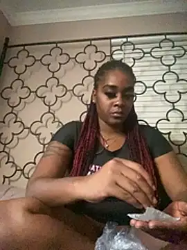 Snapshot of rierieNmya chatting on August 8, 2026, 10:28 pm rierieNmya online show from August 8, 2026, 10:28 pm