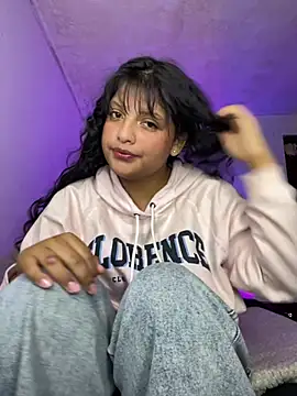 Snapshot of Violeta__22 chatting on August 6, 2026, 5:30 pm Violeta 22 online show from August 6, 2026, 5:30 pm