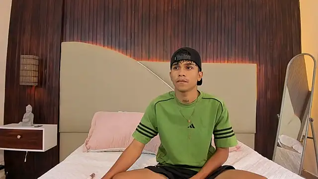 Alexxx B2026 online show from August 4, 2026, 7:07 pm