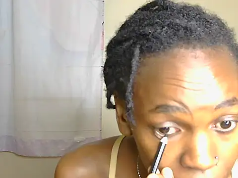Snapshot of petitevixenn chatting on August 4, 2026, 11:31 pm petitevixenn online show from August 4, 2026, 11:31 pm