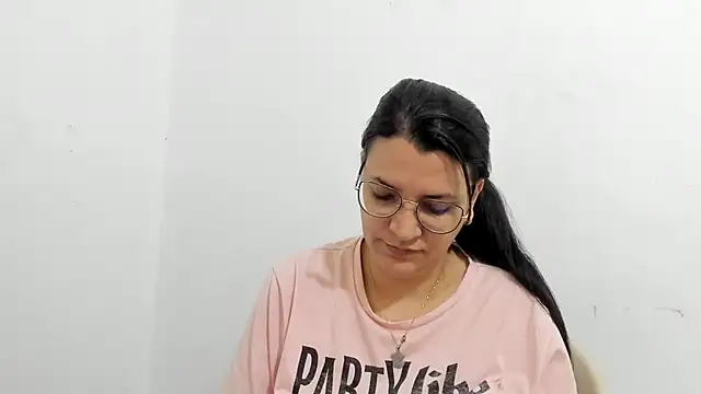 MARILYN GARCIA online show from September 14, 2025, 1:44 pm