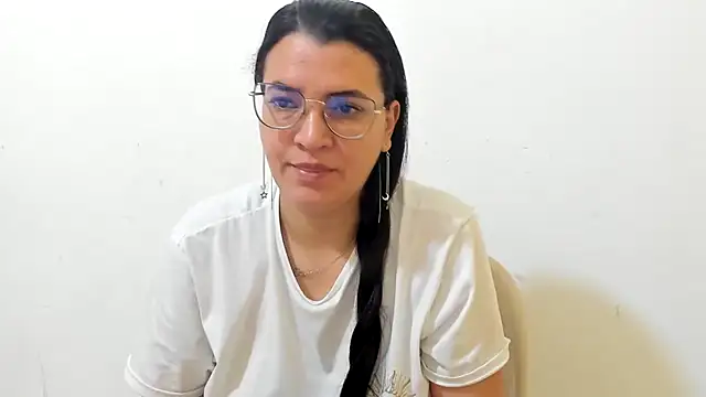 MARILYN GARCIA online show from November 30, 2025, 2:29 pm