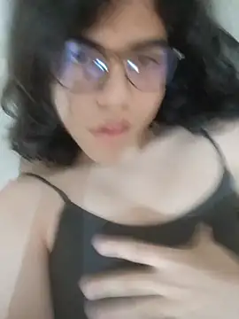 Snapshot of cecileah chatting on August 5, 2026, 4:34 pm cecileah online show from August 5, 2026, 4:34 pm