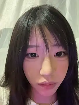 Squirrelqq online show from August 5, 2026, 3:33 am