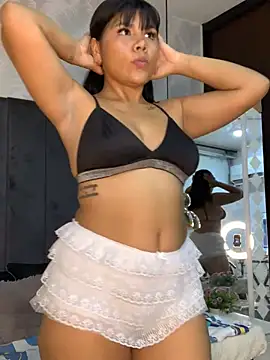 Snapshot of Lunna_Rossee chatting on August 6, 2026, 7:42 pm Lunna Rossee online show from August 6, 2026, 7:42 pm