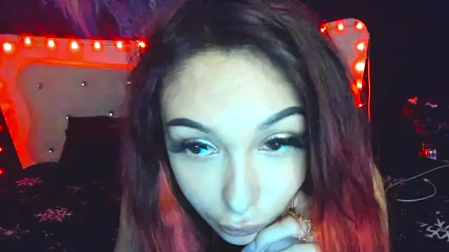 Snapshot of MiniFoxxxx chatting on August 7, 2026, 9:10 pm MiniFoxxxx online show from August 7, 2026, 9:10 pm