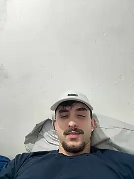 Snapshot of guilhermebolsson chatting on August 7, 2026, 12:38 am guilhermebolsson online show from August 7, 2026, 12:38 am