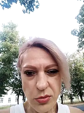 JessieDens online show from August 7, 2026, 2:45 pm