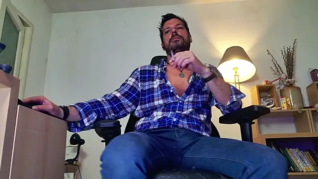 ChrisKox online show from May 5, 2026, 12:46 am