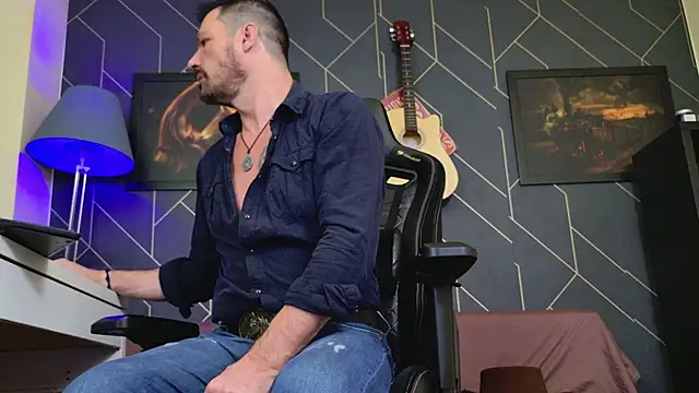 ChrisKox online show from December 4, 2025, 2:32 am