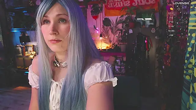 Dead Butterfly online show from December 22, 2025, 4:01 am