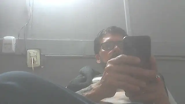 Snapshot of el_principe_hot chatting on April 29, 2026, 4:16 am el principe hot online show from April 29, 2026, 4:16 am