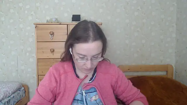 Snapshot of Smart_Rose chatting on March 18, 2025, 1:34 pm Smart Rose online show from March 18, 2025, 1:34 pm