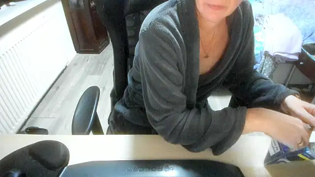 minoesje37 online show from November 20, 2025, 8:42 pm