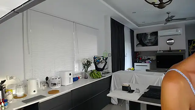  Anna Shine  online show from February 23, 2026, 10:49 am