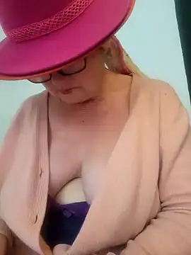 Snapshot of MucMilf59 chatting on January 17, 2026, 2:09 pm MucMilf59 online show from January 17, 2026, 2:09 pm