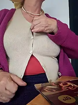 MucMilf59 online show from December 1, 2025, 11:00 am