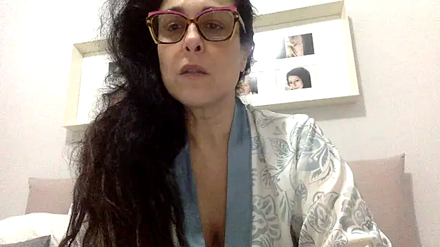 Snapshot of crudeliafrancy chatting on March 2, 2026, 5:20 pm crudeliafrancy online show from March 2, 2026, 5:20 pm