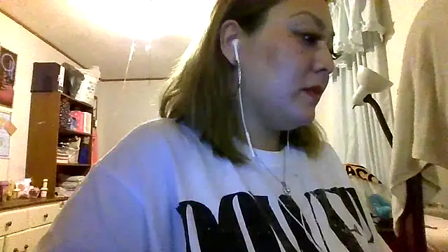 YOUNGFLICKA online show from November 22, 2025, 4:11 am