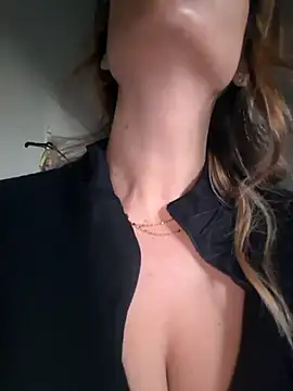 fammefatale1987 online show from November 28, 2025, 3:34 pm