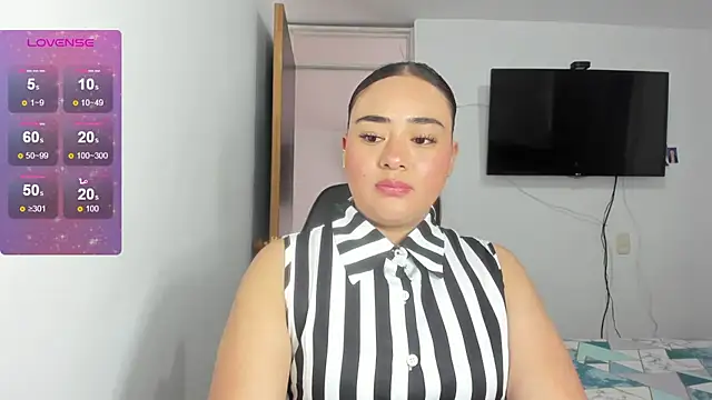 Snapshot of ReyleDoll chatting on July 15, 2026, 7:10 pm ReyleDoll online show from July 15, 2026, 7:10 pm