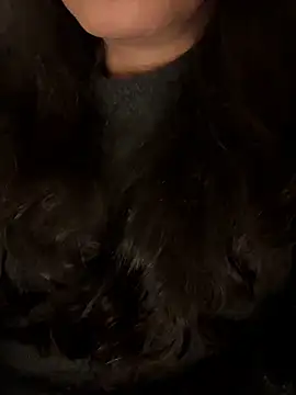 Snapshot of Chic_desire chatting on March 8, 2026, 4:32 pm Chic desire online show from March 8, 2026, 4:32 pm