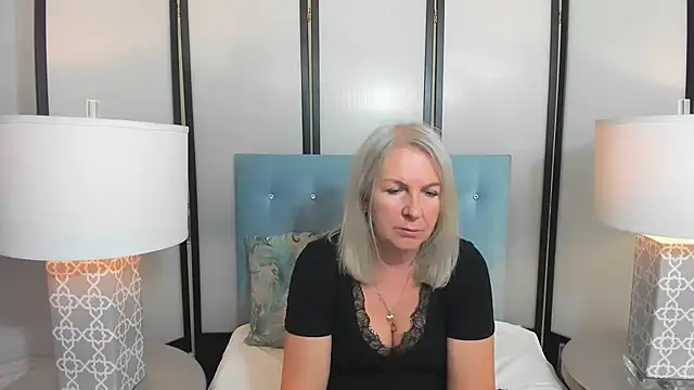 EricaTop online show from October 13, 2025, 4:19 pm