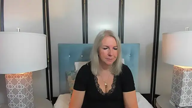 EricaTop online show from October 25, 2025, 5:06 am