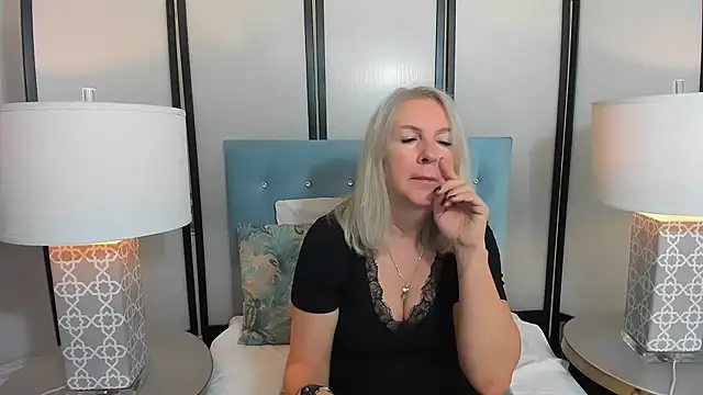 EricaTop online show from October 26, 2025, 5:52 am