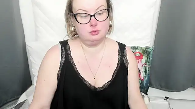 Snapshot of dirtyBonnie chatting on February 3, 2026, 4:43 am dirtyBonnie online show from February 3, 2026, 4:43 am