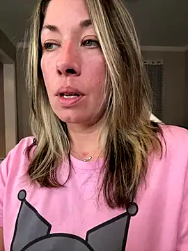 Snapshot of _NinaLuvSins_ chatting on September 29, 2025, 10:37 pm NinaLuvSins online show from September 29, 2025, 10:37 pm