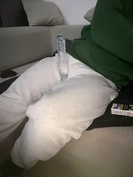 Snapshot of mikebonge chatting on February 12, 2026, 5:45 pm mikebonge online show from February 12, 2026, 5:45 pm