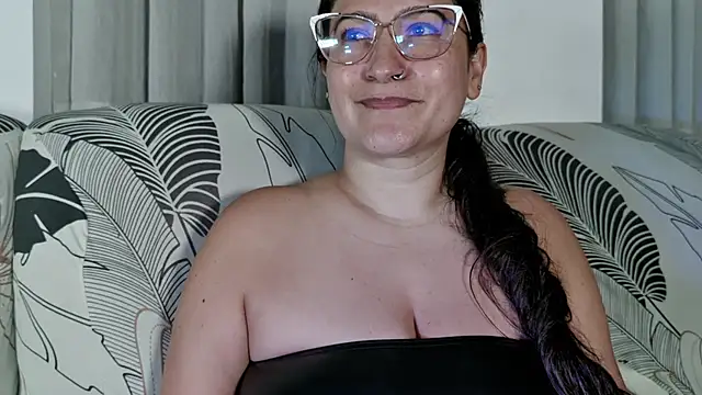 DeesseLuxure online show from April 8, 2026, 3:41 am